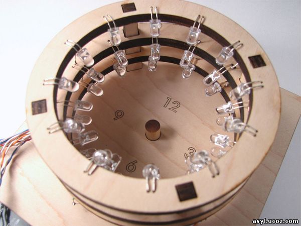 Самодельные часы со светодиодными стрелками (6 фото)