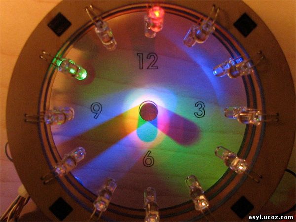 Самодельные часы со светодиодными стрелками (6 фото)