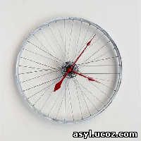 Часы, сделанные из велосипедного колеса