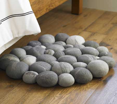 Подушки в виде мягких камней